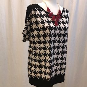Really pretty houndstooth top
